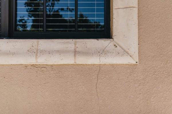 Exterior Windowframe Cracks