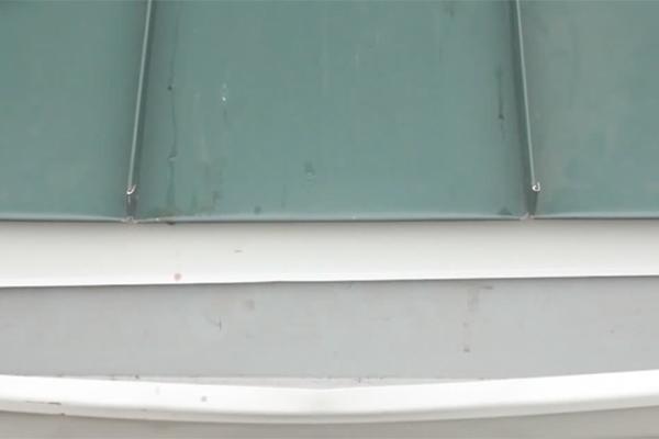 Ice dams in gutters