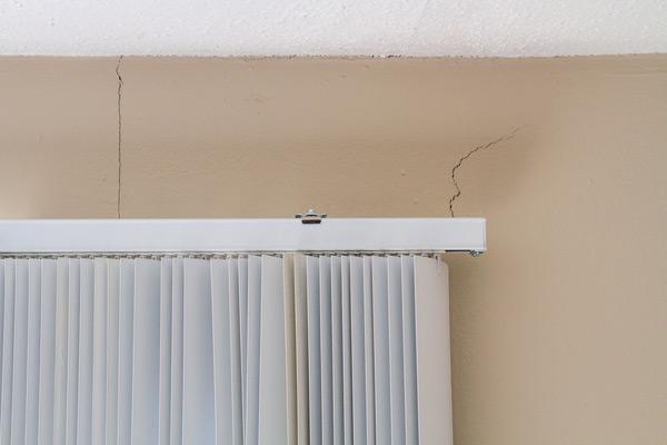 Interior Windowframe Cracks