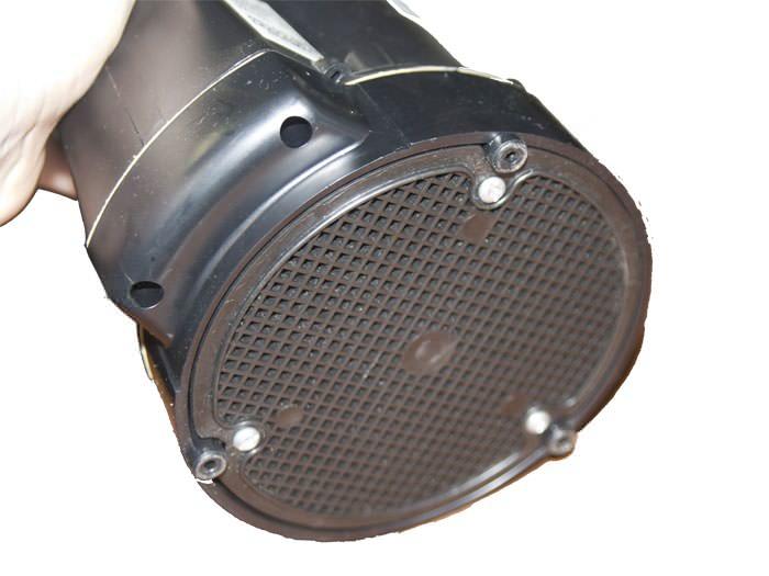 Zoeller&reg; sump pump clog-resistant intake compared to screened designs