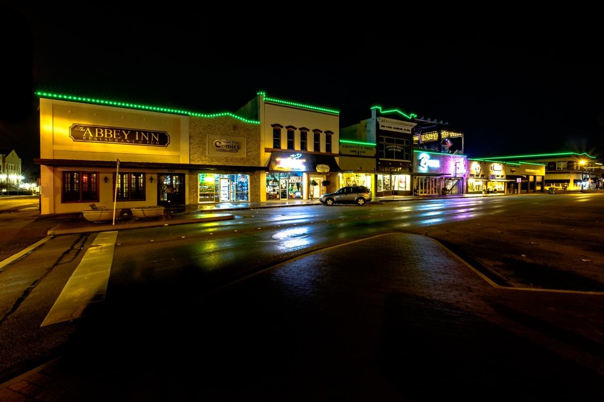 Commercial Lighting for Storefront