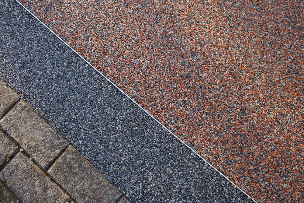 Resin bound stone applied to a vertical surface