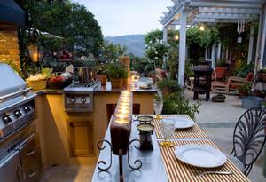 Relaxing Outdoor Kitchen