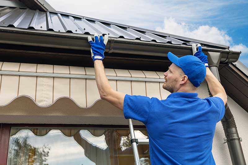 Commercial gutter cleaning services