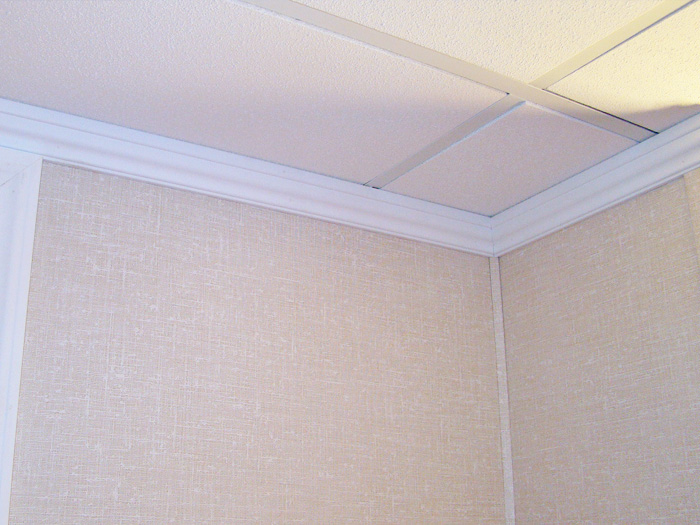 Crown molding for a basement wall/ceiling joint