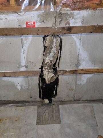 Basement Wall Crack - Thamesford, ON - Before Photo