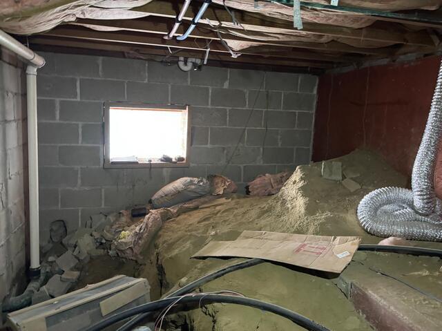 Crawl Space Encapsulation and Cleanup in Brookfield, CT - Before Photo