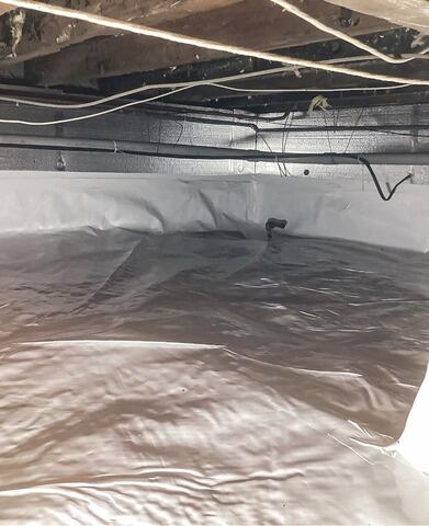 Clean, Usable Crawl Space in East Northport, New York