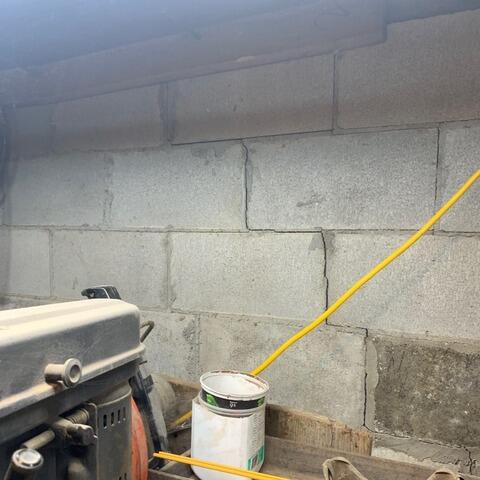 Repairing a foundation wall in Saint-Raymond, QC