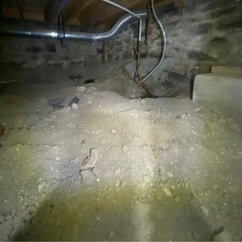 Encapsulated crawl space in Saint-Thomas, Quebec - Before Photo