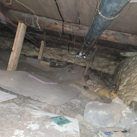 Uninsulated crawl space causing floor movement in Saint-Guillaume, QC