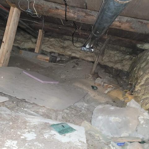 Un vide sanitaire non isolé causant des mouvements de plancher à Saint-Guillaume, QC