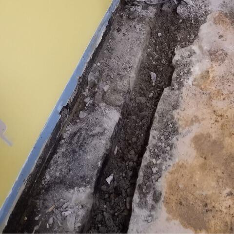 Permanent basement waterproofing in Saint-Hilaire-de-Dorset, Quebec - Before Photo