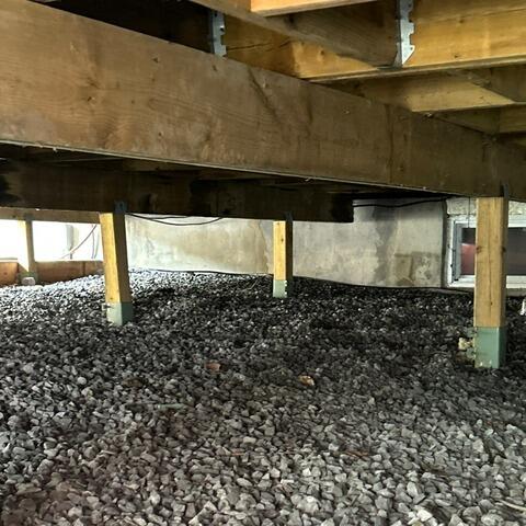 Complete crawl space repair in Deschaillons-sur-Saint-Laurent, Quebec - Before Photo