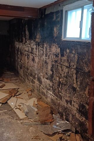 Protected and comfortable basement with SilverGlo and WaterGuard in  St-Raymond, Quebec - Before Photo