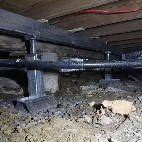Crawl space in Saint-Jacques-Le-Majeur, Quebec: humidity controlled, protection guaranteed - Before Photo