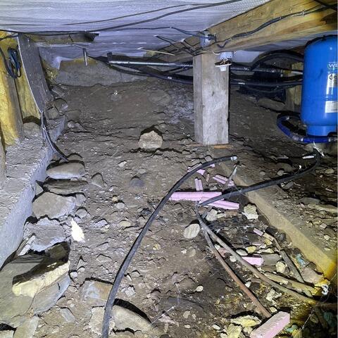 1903 crawl space repaired in Lingwick, QC