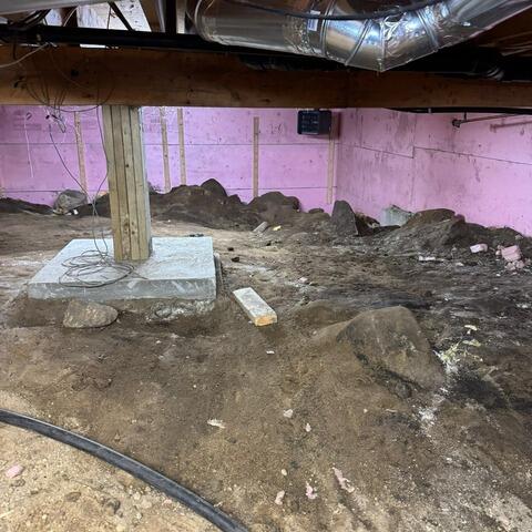 Complete renovation of a crawl space in Rivière-Rouge, Quebec - Before Photo