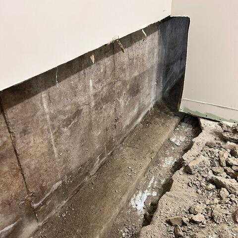 100% dry basement in Acton Vale, Quebec - Before Photo