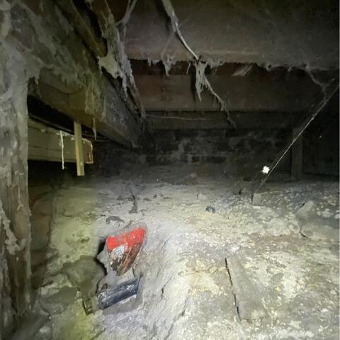 Crawl space repair in Henryville, QC - Before Photo
