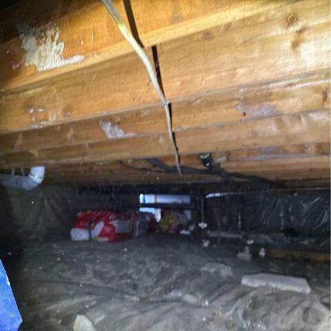 Transforming a damp crawl space into a clean, insulated area in Laurierville, Quebec - Before Photo