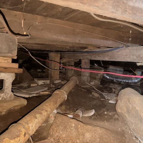 Complete crawl space repair in Notre-Dame-du-Mont-Carmel, QC - Before Photo