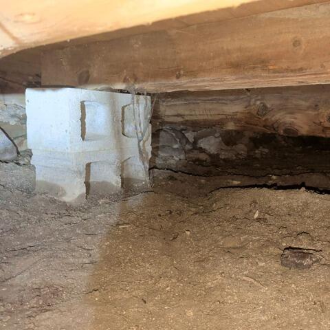 A clean, dry, and reinforced crawl space in Saint-Odilon, Quebec - Before Photo