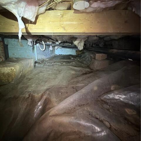 Repairing a crawl space in Marston, QC - Before Photo