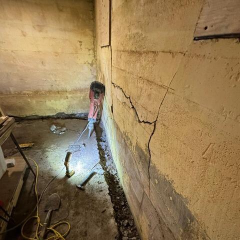 Water infiltration and a bowed foundation wall: a comprehensive solution in Saint-Jean-De-Matha, Qc - Before Photo