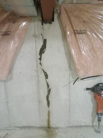 Sealed wall crack in Mount Hope, On - Before Photo
