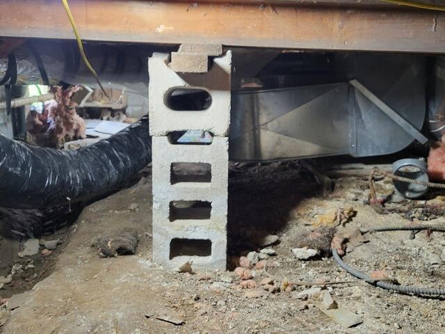 Sagging crawlspace floors in St. Catharines, On - Before Photo