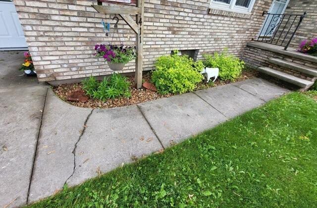 Cracked Concrete Sidewalk Needs Concrete Leveling in Kaukauna, WI - Before Photo