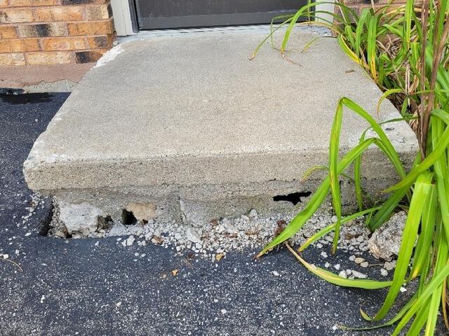 Sunken Concrete Front Steps Lifted and Leveled in Mayville, WI - Before Photo