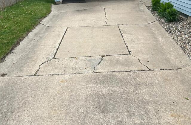 PolyLevel Lifts Sinking Driveway in Charles City, IA - Before Photo