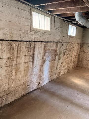 Mason City, IA, Bowing and Cracked Walls Repaired with PowerBraces - Before Photo
