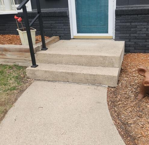 Sinking Concrete Walkway Lifted in Minneapolis, MN - Before Photo