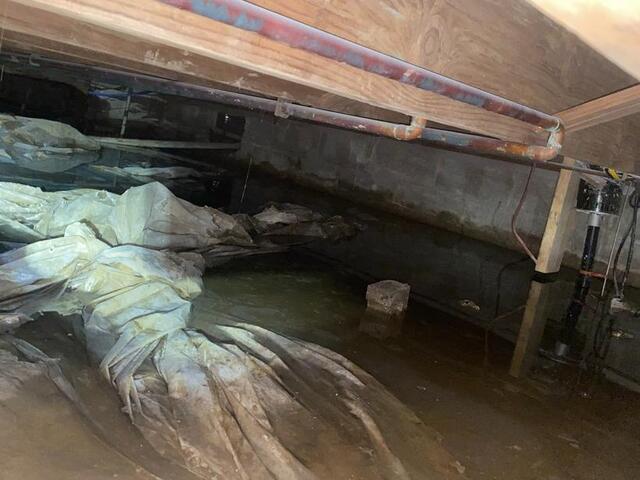 Wet Crawl Space Repair in Springdale, AR - Before Photo