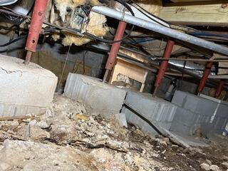 Wet Crawl Space Repair in Eureka Springs, AR