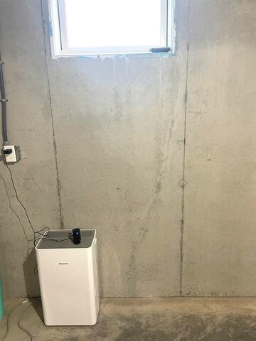 Sealing a Leaky Wall Crack in Middletown, NY - Before Photo