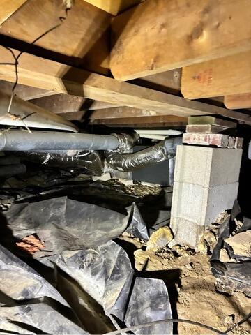Installing SmartJacks in a Lancaster, OH, Crawl Space - Before Photo