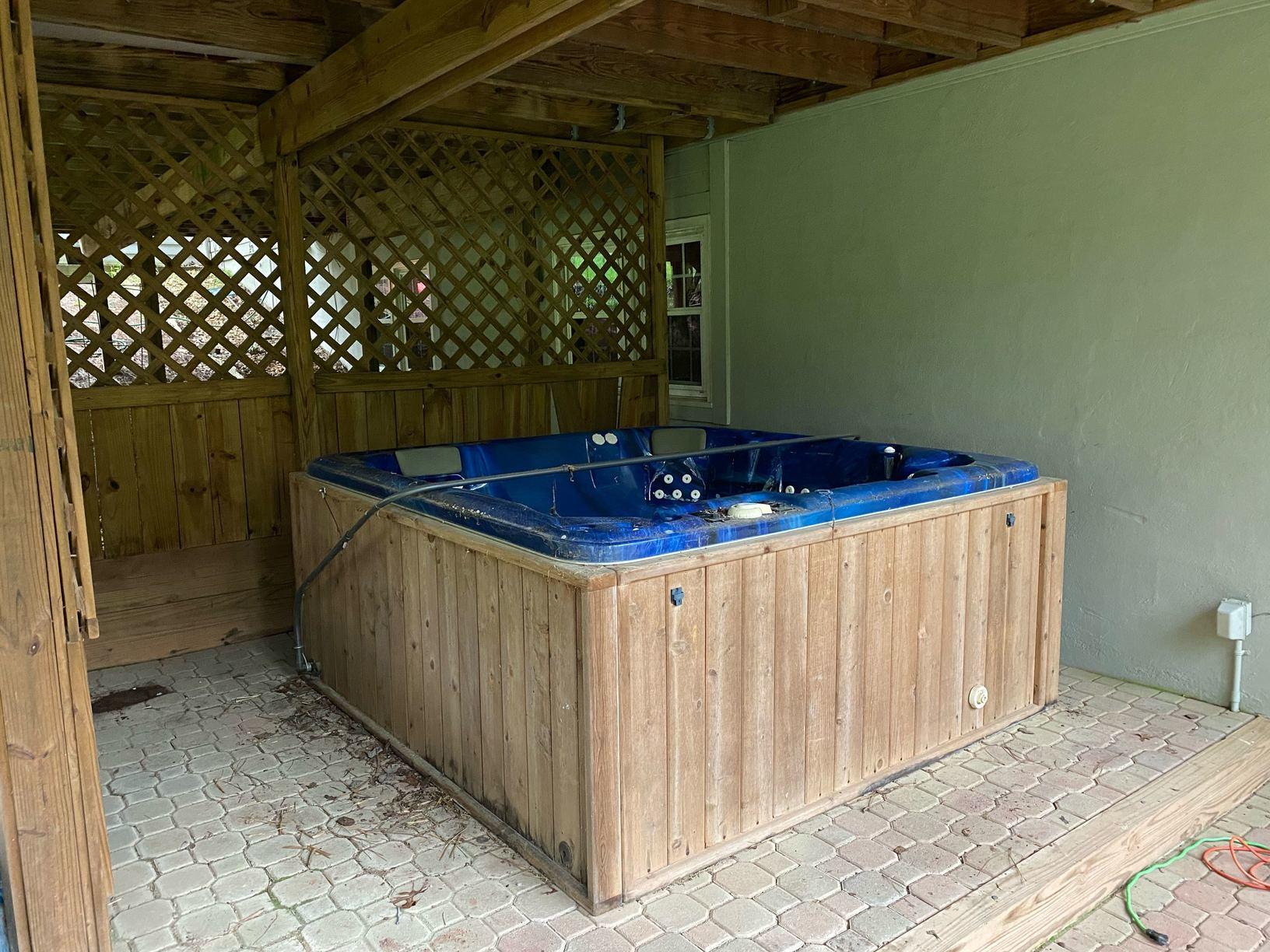 The Junkluggers of North Atlanta Before & After Photo Set Hot Tub