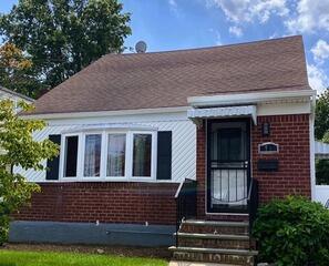 Sentinal Slate IKO Shingles on a New Roof in South Hempstead, NY
