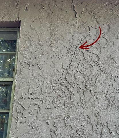 Closing Foundation Wall Cracks in Brooksville, FL