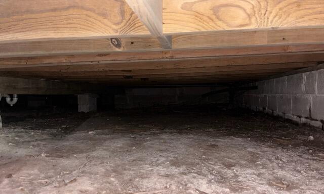 Sagging Floors Stabilized with SmartJacks in Atlantic Beach, FL - Before Photo