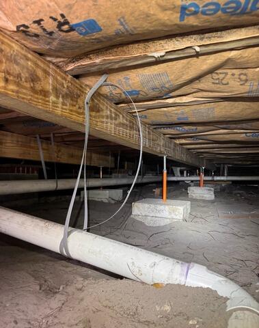 Callahan, FL Crawl Space Reinforced with SmartJacks & Vapor Barrier - Before Photo