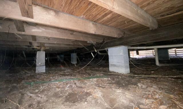 SmartJack Installation for Crawl Space Stabilization in Jacksonville, FL - Before Photo
