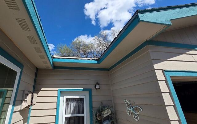 Gutter Shutter in Yankton - Before Photo