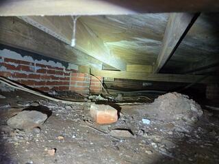 Musty Crawlspace in McDavid FL? We can help!!