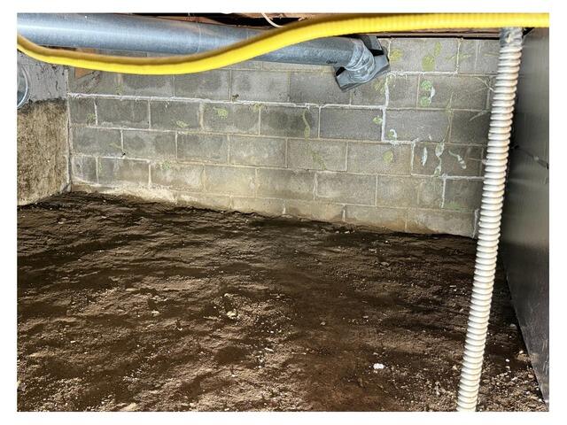 Crawl Space Completely Encapsulated in Sagamore Hills, OH - Before Photo