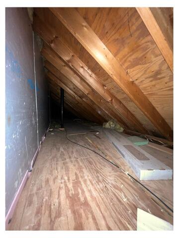 Knee Walls Insulated with Cellulose in Elyria, OH